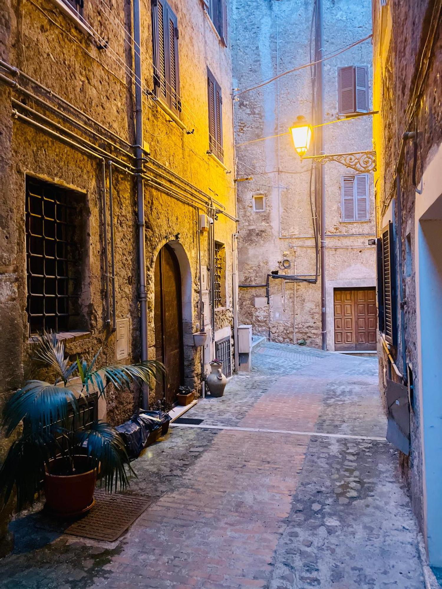 شقة La Casa Del Borgo أناني المظهر الخارجي الصورة